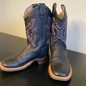 Kids cowboy boots - size 2D (medium) - great condition!